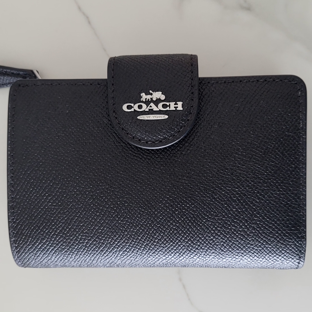 Women Coach WalletBrand new with tag
Miami, by dolphin mall. - Picture 2 of 4